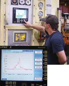 operator takes a look at the tonnage monitor's plan view on the SmartPac2