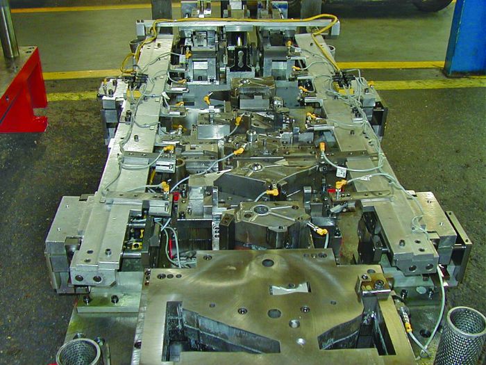 2-custom-built-transfer-die-tooling-by-design-Ulintz