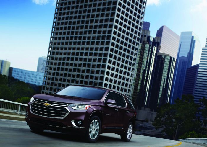 2021-Chevrolet-Traverse-002