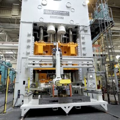 Five-Axis AP&T SpeedFeeders Automate Tandem Line a...