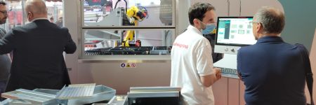 Robot-Panel Bender Combo Highlights Industry 4.0 Focus