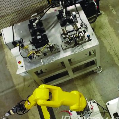 MetalForming Live on the Shop Floor—Robots Working...