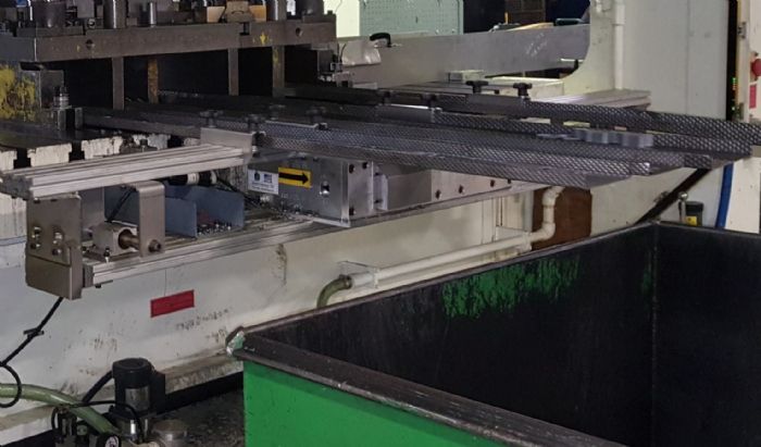Magnetic-Products-electric-shaker-conveyor-bin-FABTECH-2023