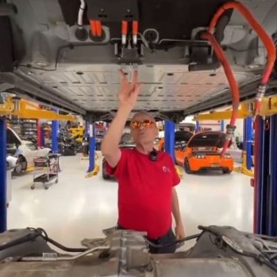 Video: A Unique Look at the Tesla Powertrain
