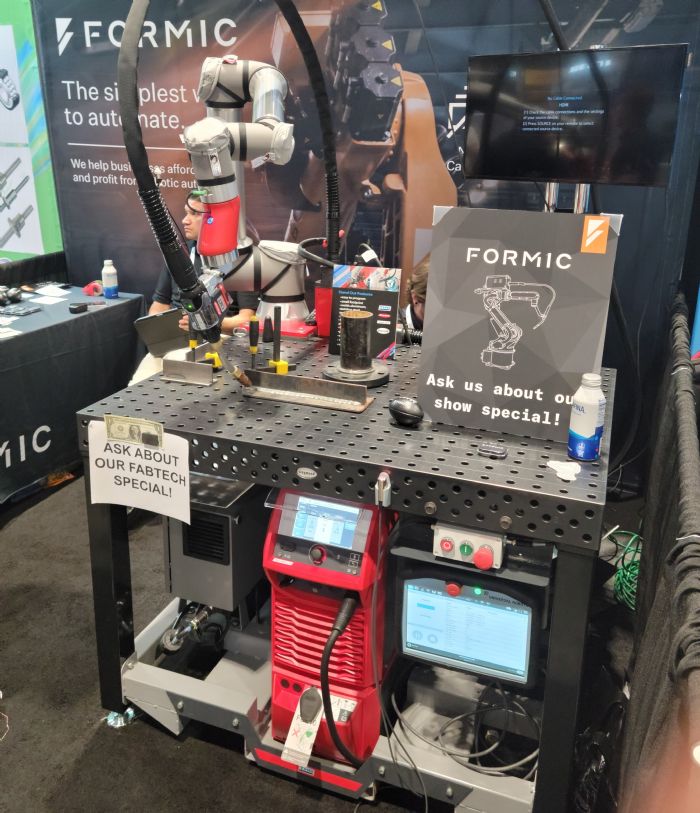 Formic-RaaS-cobot-welding-FABTECH-2023