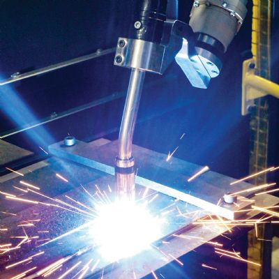 Choosing Between Robots and Cobots for Robotic Welding