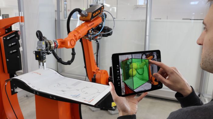 Kuka-mixedReality-robot-app