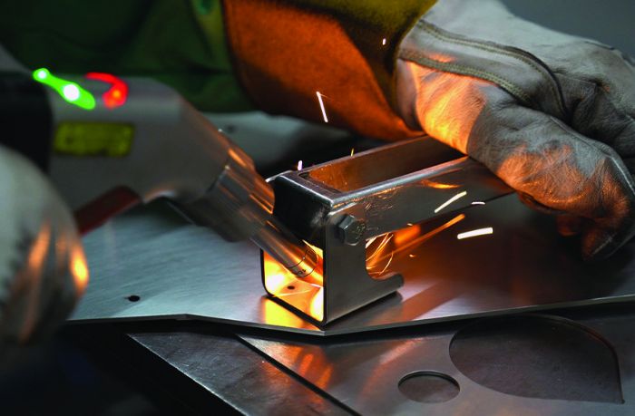 Cobot-Systems-IPG-Handheld-Laser-Welding-LightWeld
