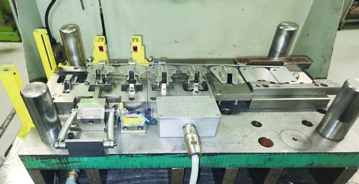 Version-die-mounted-junction-box2
