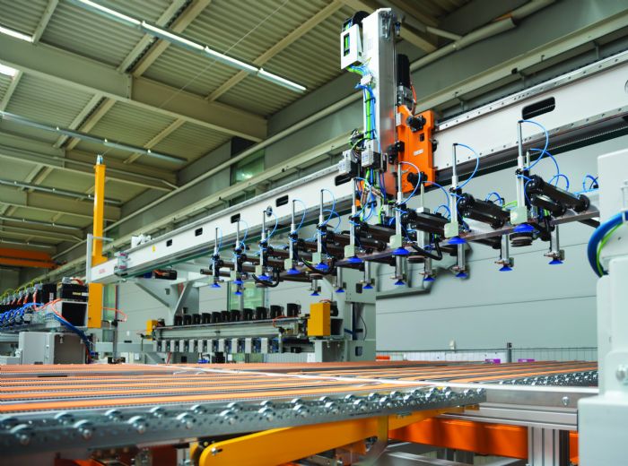 1-Press-Automation-Gudel-linear-motion-front-of-line