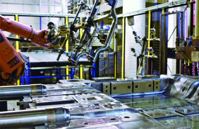 Kuka-robots-tend-schuler-hydroforming-press