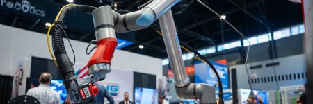 Extended-Reach Cobot With Coordinat...